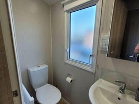 Unity Holiday Resort - Holiday Accommodation 17205 - Somerset & Wiltshire - 1186242 - thumbnail photo 14
