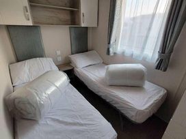 Unity Holiday Resort - Holiday Accommodation 17205 - Somerset & Wiltshire - 1186242 - thumbnail photo 15