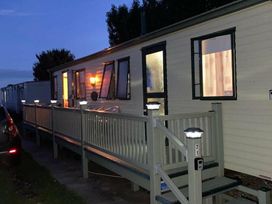 Happy Days Leisure - Holiday Accommodation 17214 - Lincolnshire - 1186245 - thumbnail photo 13