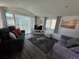 Trecco Bay - Holiday Accommodation 17223 - Somerset & Wiltshire - 1186247 - thumbnail photo 4