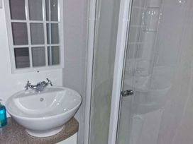 Trecco Bay - Holiday Accommodation 17223 - Somerset & Wiltshire - 1186247 - thumbnail photo 13