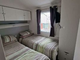 Trecco Bay - Holiday Accommodation 17223 - Somerset & Wiltshire - 1186247 - thumbnail photo 18