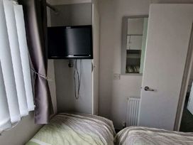 Trecco Bay - Holiday Accommodation 17223 - Somerset & Wiltshire - 1186247 - thumbnail photo 19