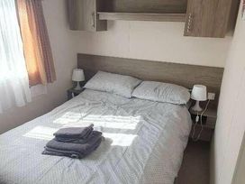 Hayling Island Holiday Park - Meadow Bay Villages - Holiday Accommodation 17230 - Hampshire - 1186251 - thumbnail photo 4