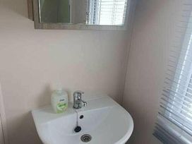 Hayling Island Holiday Park - Meadow Bay Villages - Holiday Accommodation 17230 - Hampshire - 1186251 - thumbnail photo 7