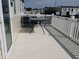 Hayling Island Holiday Park - Meadow Bay Villages - Holiday Accommodation 17230 - Hampshire - 1186251 - thumbnail photo 9