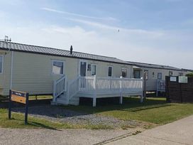 Hayling Island Holiday Park - Meadow Bay Villages - Holiday Accommodation 17230 - Hampshire - 1186251 - thumbnail photo 11