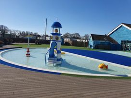 Hayling Island Holiday Park - Meadow Bay Villages - Holiday Accommodation 17230 - Hampshire - 1186251 - thumbnail photo 12