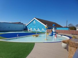 Hayling Island Holiday Park - Meadow Bay Villages - Holiday Accommodation 17230 - Hampshire - 1186251 - thumbnail photo 15