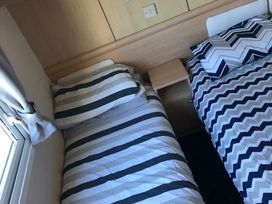 Hopton Holiday Village - Holiday Accommodation 17240 - Suffolk & Essex - 1186253 - thumbnail photo 7