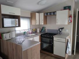Lido Beach Holiday Park - Holiday Accommodation 17245 - North Wales - 1186257 - thumbnail photo 3