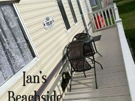 Coral Beach - Holiday Accommodation 17269 - Lincolnshire - 1186263 - thumbnail photo 2