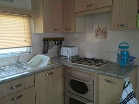 Coral Beach - Holiday Accommodation 17269 - Lincolnshire - 1186263 - thumbnail photo 11