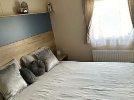 Blue Dolphin Holiday Park - Holiday Accommodation 17282 - North Yorkshire (incl. Whitby) - 1186268 - thumbnail photo 9