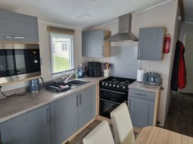 Lido Beach Holiday Park - Holiday Accommodation 17291 - North Wales - 1186271 - thumbnail photo 13