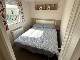 Golden Gate Holiday Centre - Holiday Accommodation 17296 - North Wales - 1186273 - thumbnail photo 9