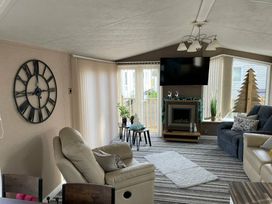 7 Lakes Country Park - Holiday Accommodation 17310 - Lincolnshire - 1186276 - thumbnail photo 4