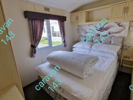 Lyons Sunnysands Holiday Park - Holiday Accommodation 17327 - Mid Wales - 1186282 - thumbnail photo 6
