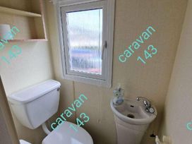 Lyons Sunnysands Holiday Park - Holiday Accommodation 17327 - Mid Wales - 1186282 - thumbnail photo 8