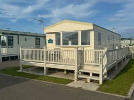 Golden Palm Resort - Holiday Accommodation 17336 - Lincolnshire - 1186286 - thumbnail photo 1