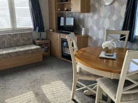 Golden Palm Resort - Holiday Accommodation 17336 - Lincolnshire - 1186286 - thumbnail photo 3