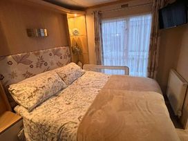 Golden Anchor Holiday Park - Holiday Accommodation 17383 - Lincolnshire - 1186299 - thumbnail photo 12
