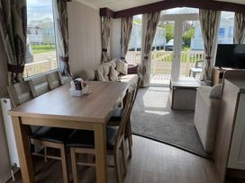 Primrose Valley Holiday Park - Holiday Accommodation 17419 - North Yorkshire (incl. Whitby) - 1186308 - thumbnail photo 4