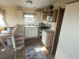 Unity Holiday Resort - Holiday Accommodation 17438 - Somerset & Wiltshire - 1186318 - thumbnail photo 11