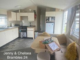 Trecco Bay - Holiday Accommodation 17447 - Somerset & Wiltshire - 1186323 - thumbnail photo 2