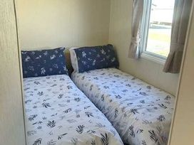Trecco Bay - Holiday Accommodation 17447 - Somerset & Wiltshire - 1186323 - thumbnail photo 4