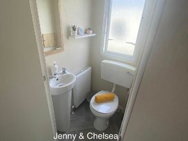 Trecco Bay - Holiday Accommodation 17447 - Somerset & Wiltshire - 1186323 - thumbnail photo 9