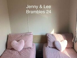 Trecco Bay - Holiday Accommodation 17447 - Somerset & Wiltshire - 1186323 - thumbnail photo 11