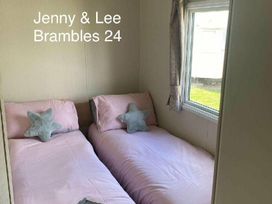 Trecco Bay - Holiday Accommodation 17447 - Somerset & Wiltshire - 1186323 - thumbnail photo 12