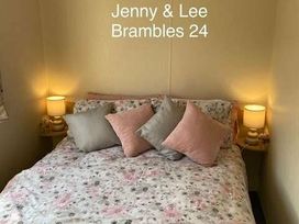 Trecco Bay - Holiday Accommodation 17447 - Somerset & Wiltshire - 1186323 - thumbnail photo 13
