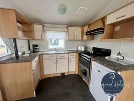 Lyons Robin Hood - Holiday Accommodation 17450 - North Wales - 1186325 - thumbnail photo 2