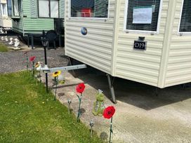 Happy Days Caravan Park - Holiday Accommodation 17461 - North Wales - 1186328 - thumbnail photo 2