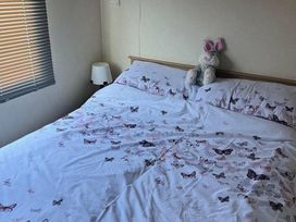 Happy Days Caravan Park - Holiday Accommodation 17461 - North Wales - 1186328 - thumbnail photo 3