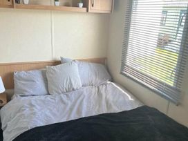 Happy Days Caravan Park - Holiday Accommodation 17461 - North Wales - 1186328 - thumbnail photo 4