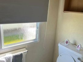 Happy Days Caravan Park - Holiday Accommodation 17461 - North Wales - 1186328 - thumbnail photo 5
