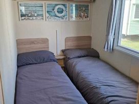 Trecco Bay - Holiday Accommodation 17463 - Somerset & Wiltshire - 1186329 - thumbnail photo 3