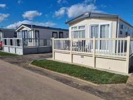 Golden Palm Resort - Holiday Accommodation 17468 - Lincolnshire - 1186332 - thumbnail photo 1