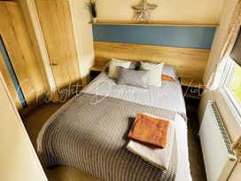 Greenacres Holiday Park - Holiday Accommodation 17485 - North Wales - 1186337 - thumbnail photo 4