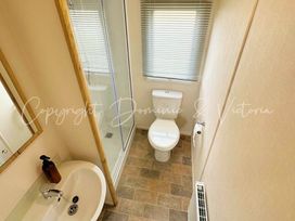 Greenacres Holiday Park - Holiday Accommodation 17485 - North Wales - 1186337 - thumbnail photo 5