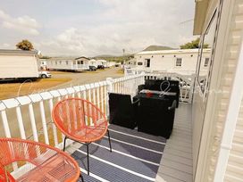 Greenacres Holiday Park - Holiday Accommodation 17485 - North Wales - 1186337 - thumbnail photo 6