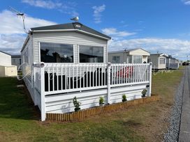 Greenacres Holiday Park - Holiday Accommodation 17485 - North Wales - 1186337 - thumbnail photo 8