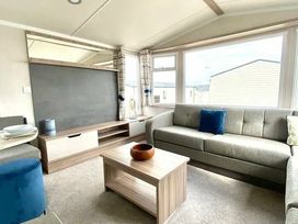 Trecco Bay - Holiday Accommodation 17508 - Somerset & Wiltshire - 1186343 - thumbnail photo 5
