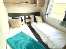 Trecco Bay - Holiday Accommodation 17508 - Somerset & Wiltshire - 1186343 - thumbnail photo 10