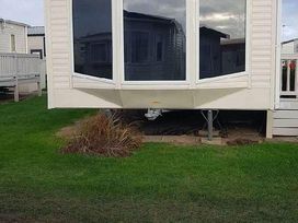 California Cliffs Holiday Park - Holiday Accommodation 17515 - Norfolk - 1186345 - thumbnail photo 1