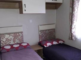California Cliffs Holiday Park - Holiday Accommodation 17515 - Norfolk - 1186345 - thumbnail photo 11