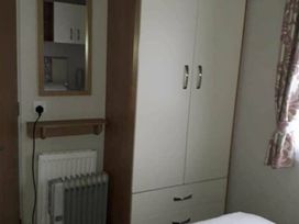 California Cliffs Holiday Park - Holiday Accommodation 17515 - Norfolk - 1186345 - thumbnail photo 13
